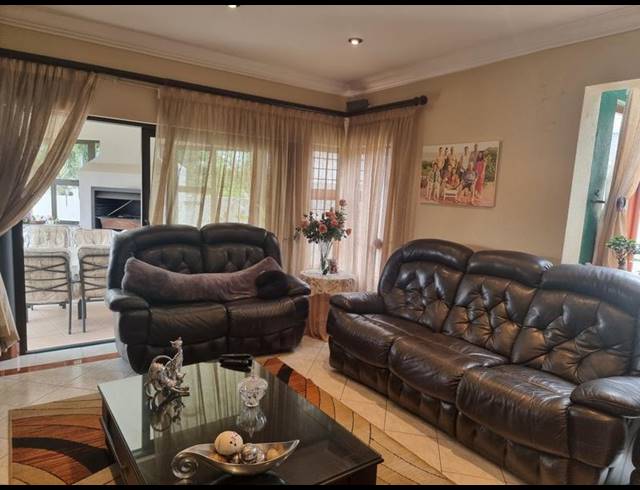 4 BEDROOM HOUSE FOR SALE IN MARAIS STEYN PARK
